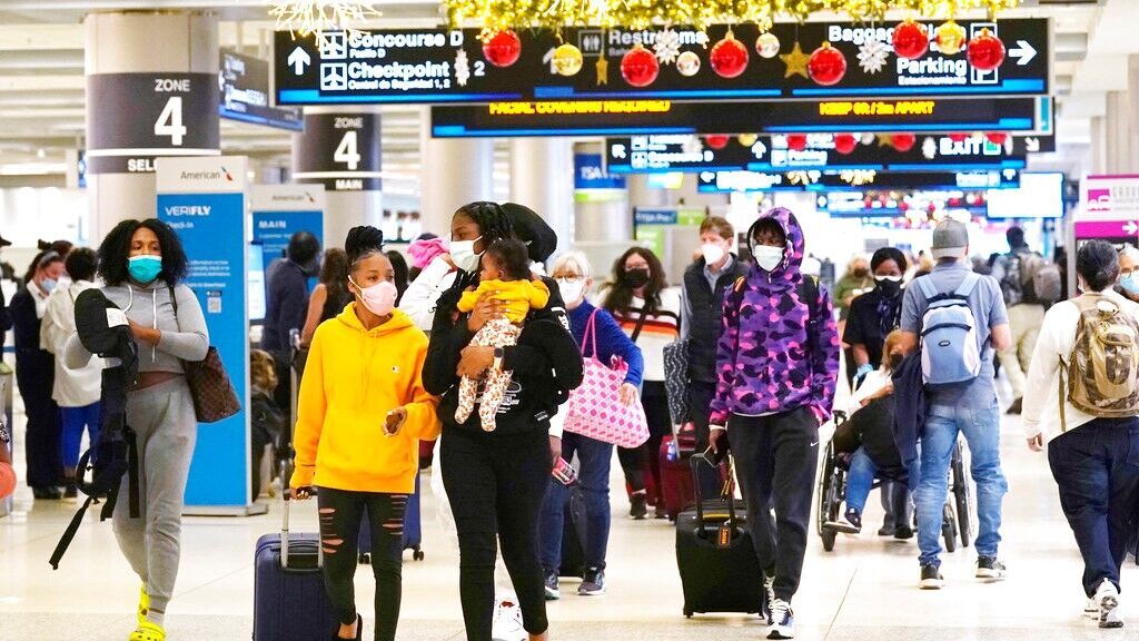 Photos: US travelers hit the roads and skies ahead of Thanksgiving